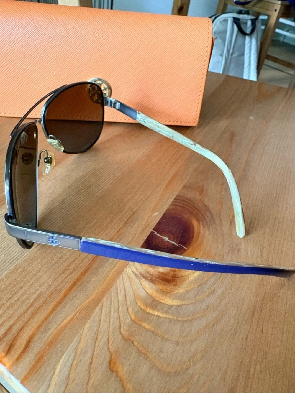 Tory Burch pilot aviator sunglasses. Gunmetal frame w blue/cream. Brown-Lensed - Picture 4 of 12